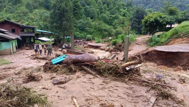 RCSS ဌာနချုပ်မှာ မိုးများပြီး တောင်ကျရေကြီးလို့ လူ ၄ ဦးသေဆုံး