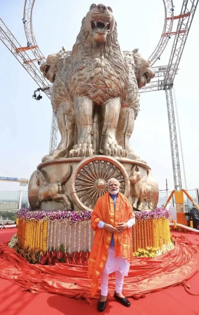 జాతీయ చిహ్నాన్ని ఆవిష్కరించిన ప్రధాని నరేంద్ర మోదీ