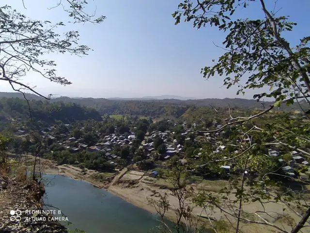 ပေါက်တောင်ပိုင်းကကျေးရွာတစ်ရွာ