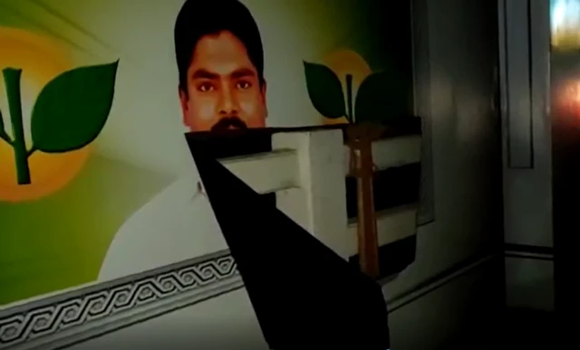 கிழிக்கப்பட்ட பேனர்கள்