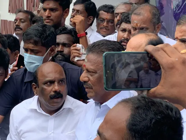 அதிமுக தலைமை அலுவலகத்துக்கு சீல்