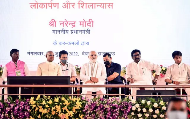 प्रधानमंत्री नरेंद्र मोदी