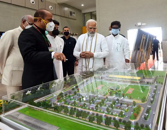 प्रधानमंत्री नरेंद्र मोदी