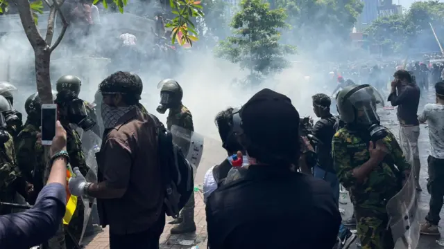 శ్రీలంక నిరసనకారులు