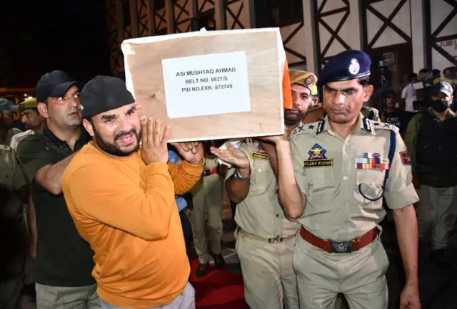 एएसआई मुश्ताक अहमद का पार्थिव शरीर