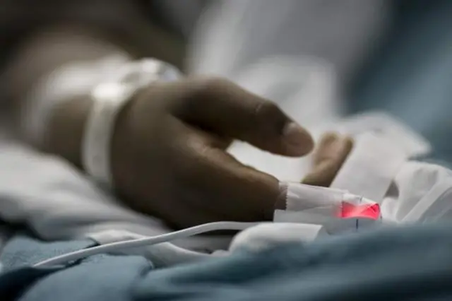 Patients wey sick dey show symptoms wey similar to Ebola or Marburg