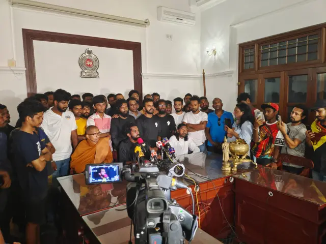 இலங்கை போராட்டம்