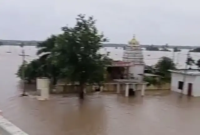 ఏపీల వరదలు