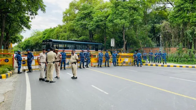 దిల్లీలోని శ్రీలంక హై కమిషన్ వద్ద బందోబస్తు