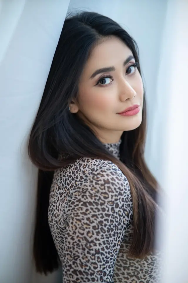 Myanmar Top model and actress