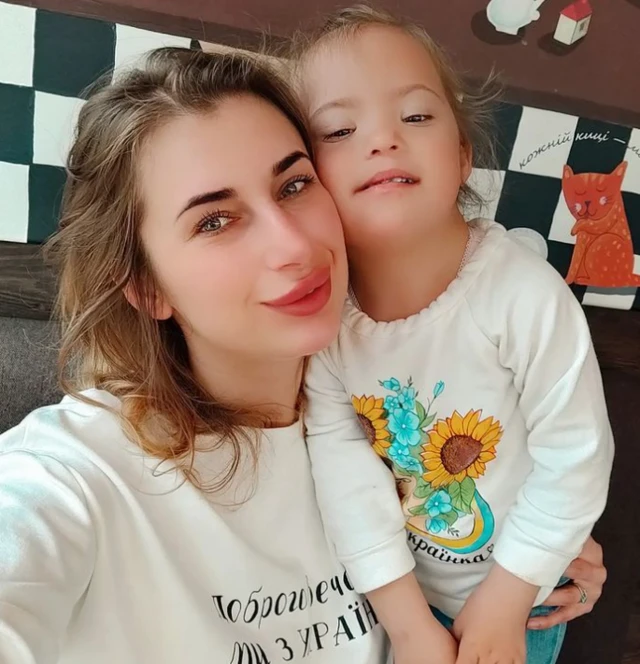 ліза з мамою