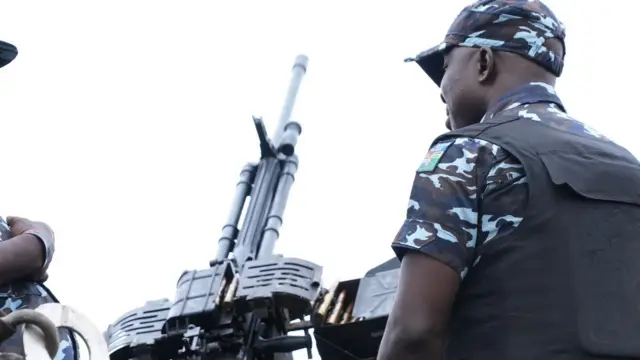 Police wit gun