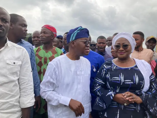 Osun govnor Adegboyega Oyetola and im wife