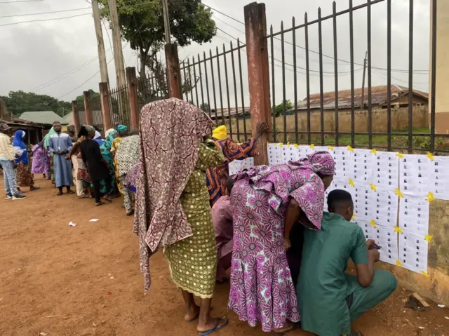 Voters dey check for dia name