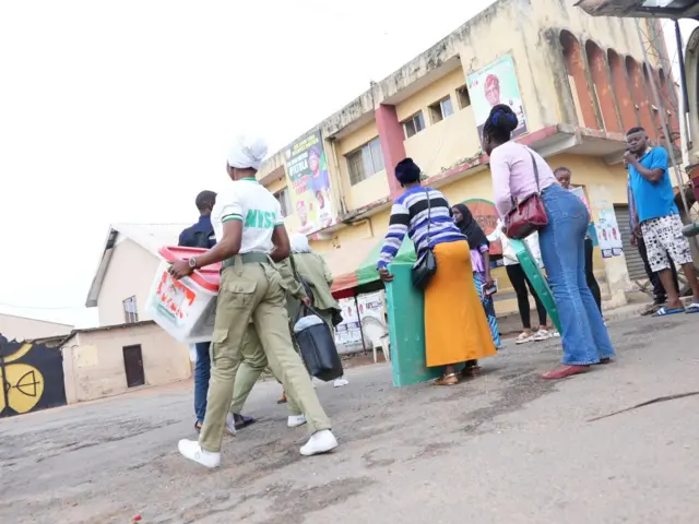 Inec officials arrive as early as 6:30am for some polling units