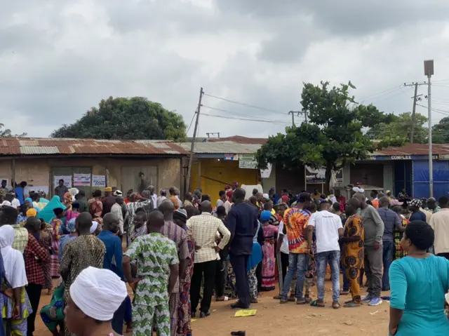 Pipo dey wait to cast dia vote