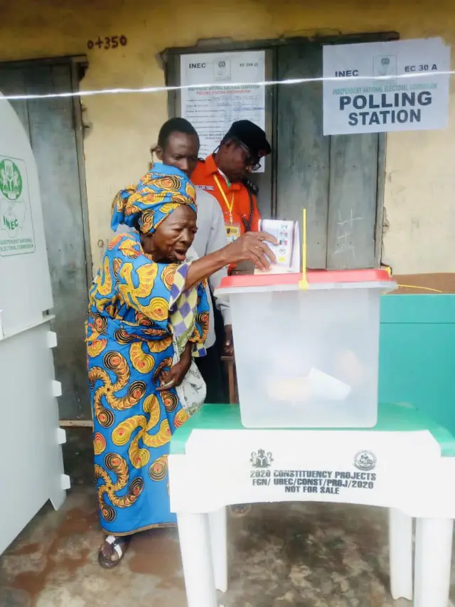Old woman dey vote for Osun election