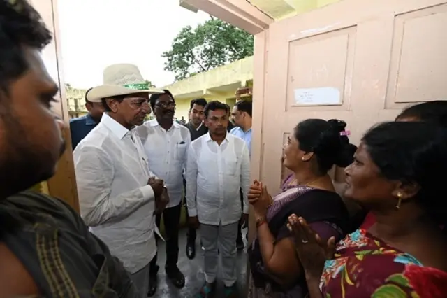 వరద బాధితులతో ముఖ్యమంత్రి కేసీఆర్