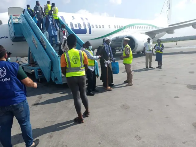 returnees as dem dey arrive for airport