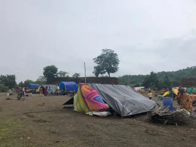 సురక్షిత ప్రాంతాల్లో నివాసం ఉంటోన్న ప్రజలు
