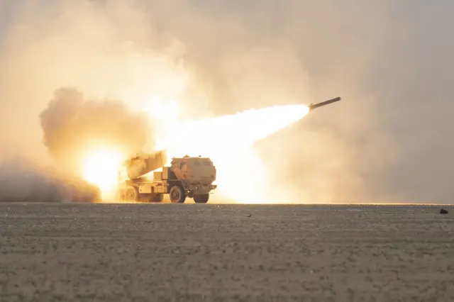 M142 HIMARS дає ракетний залп