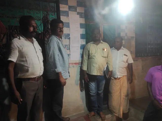 வீட்டில் ஒட்டப்பட்ட நோட்டீஸ்