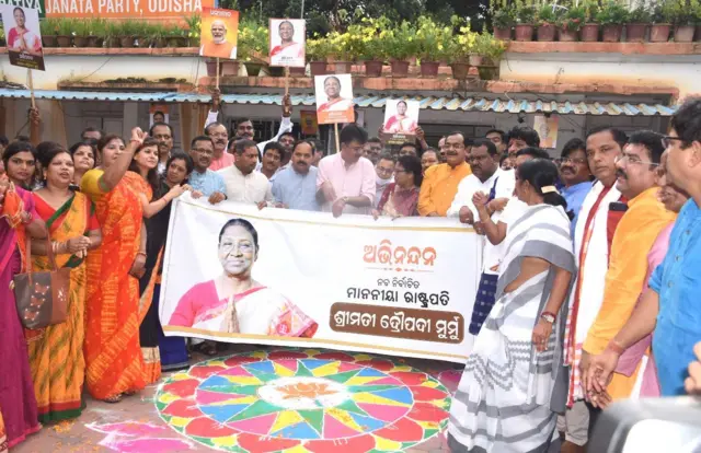 ద్రౌపది విజయంపై ఒడిశాలో బీజేపీ సంబరాలు
