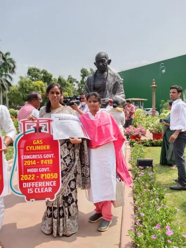 நாடாளுமன்ற போராட்டத்தில் காங்கிரஸ் கட்சியின் 75 எம்.பிக்கள் கைது