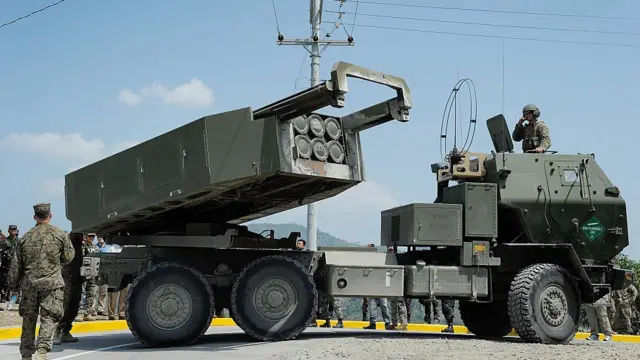 Реактивные системы залпового огня HIMARS (архивное фото)