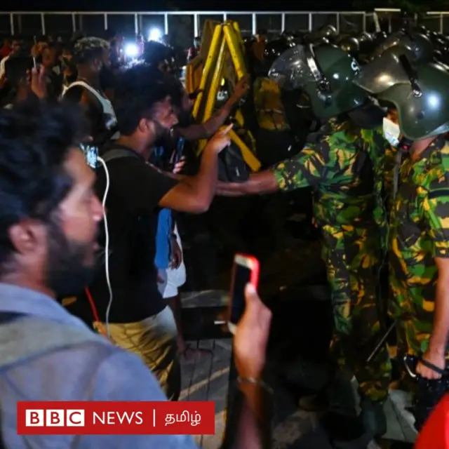 ஜனாதிபதி செயலகம் அருகே போராட்டக்காரர்கள் அப்புறப்படுத்தப்பட்ட படங்கள்