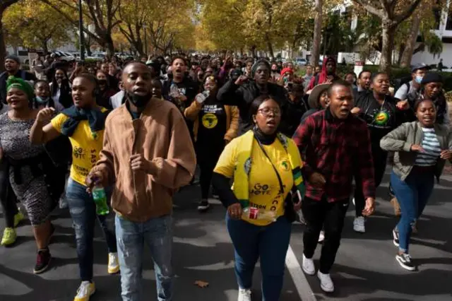 Stellenbosch University students do protests demanding action against di suspected racial incident