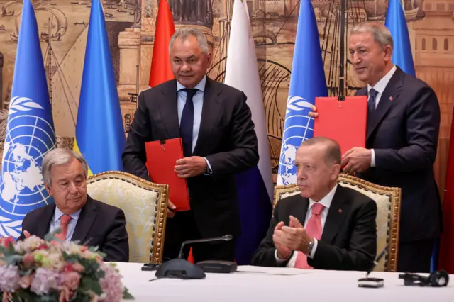 Во время подписания соглашения