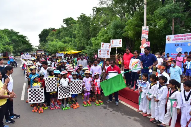 44-வது செஸ் ஒலிம்பியாட் விளையாட்டு போட்டி- திருச்சியில் விழிப்புணர்வு ஸ்கேட்டிங்