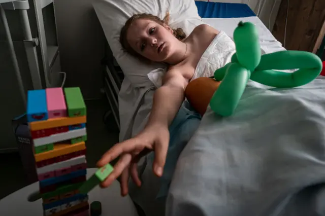 Девочка в больнице в Киеве