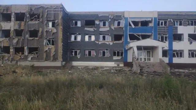 руїни школи