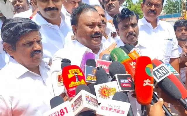 முன்னாள் அமைச்சர் சீனிவாசன்