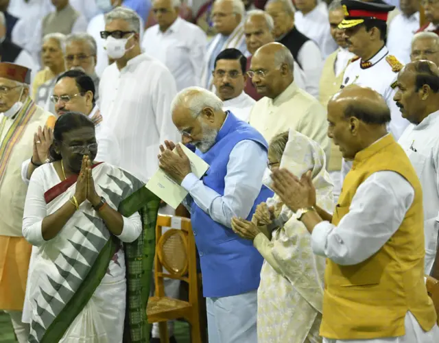 नरेंद्र मोदी और द्रोपदी मुर्मू