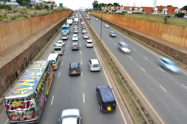Thika Superhighway wey lead out from di northern end of di Kenyan capital, Nairobi