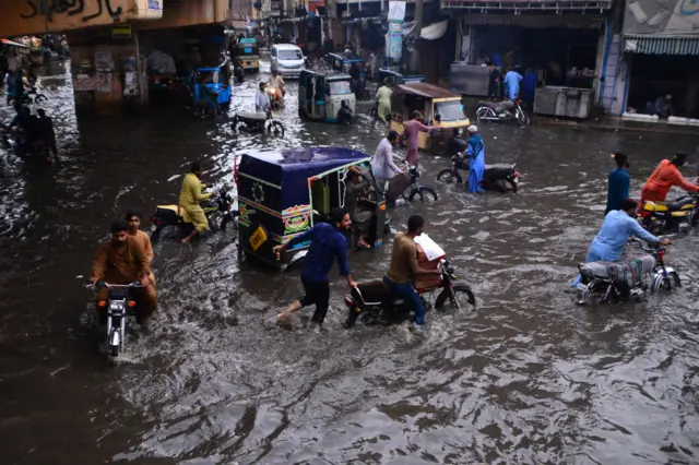 पाकिस्तान में बाढ़