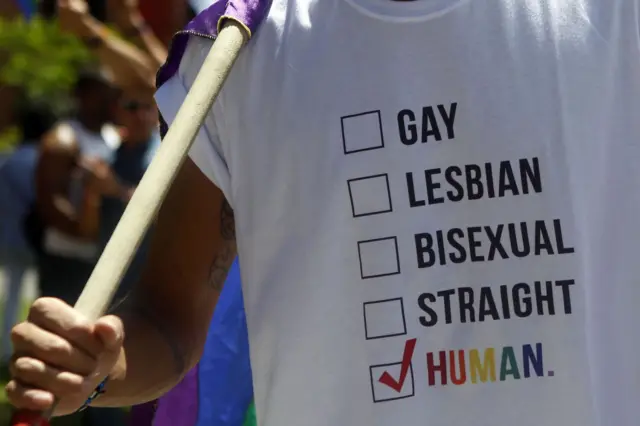 رياضيون في أستراليا يحجمون عن خوض المنافسات لرفضهم ارتداء قمصان تحمل ألوان قوس قزح