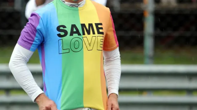 رياضيون في أستراليا يحجمون عن خوض المنافسات لرفضهم ارتداء قمصان تحمل ألوان قوس قزح