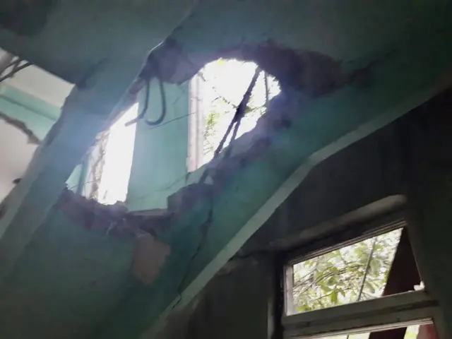 Фотография последствий обстрела