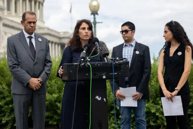 خلال اللقاء مع أعضاء الكونغرس