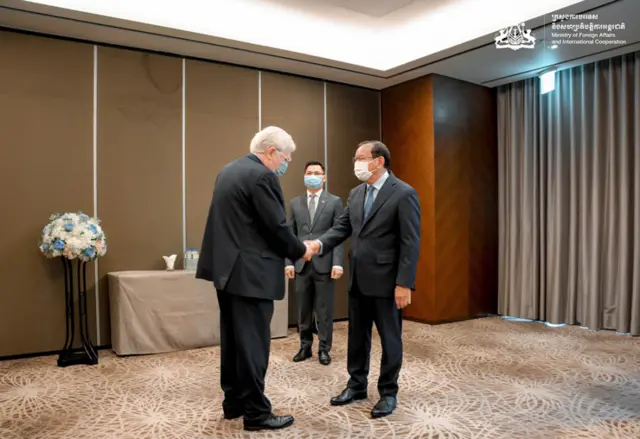 အာဆီယံအထူးသံနဲ့ မြန်မာနိုင်ငံဆိုင်ရာသံတမန်တွေ တွေ့ဆုံ