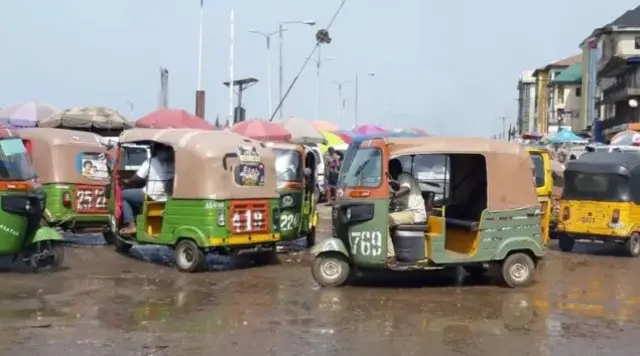 Etu ọdọ ahịa nke Aba, Abịa steeti dị.