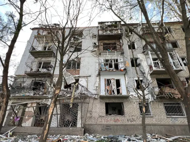 обстрелянный дом николаев