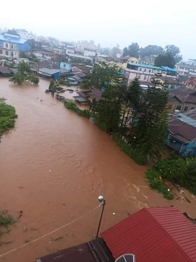 ပြင်ဦးလွင်မြို့ပေါ်ရပ်ကွက်တွေမှာ ရေကြီးရေလျှံမှုဖြစ်