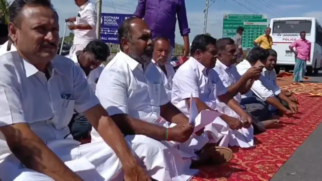மதுரை அதிமுக போராட்டம்