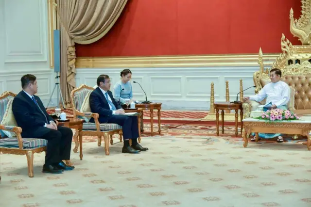 ကုလအထူးကိုယ်စားလှယ်နဲ့လက်တွဲလုပ်နိုင်ရေးနည်းလမ်းရှာဖို့ အထူးသံက စစ်ကောင်စီဥက္ကဋ္ဌနဲ့ နေပြည်တော်မှာတွေ့ဆုံချိန် ပြောခဲ့တယ်လို့လည်းဆို