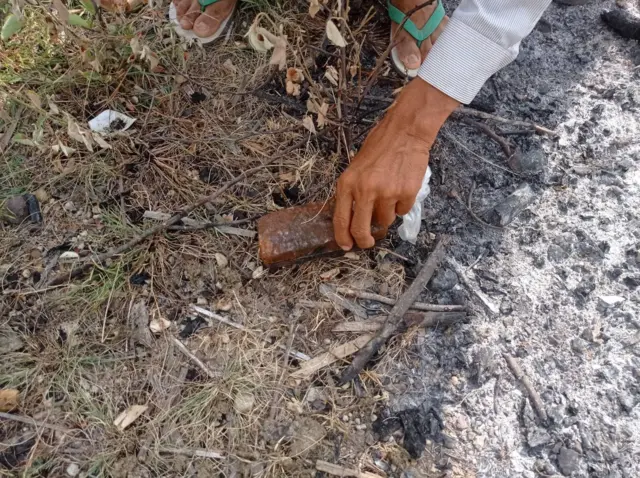 CDM ကျောင်းဆရာရဲ့ မီးကျွမ်းနေတဲ့မျက်မှန်ဘူး